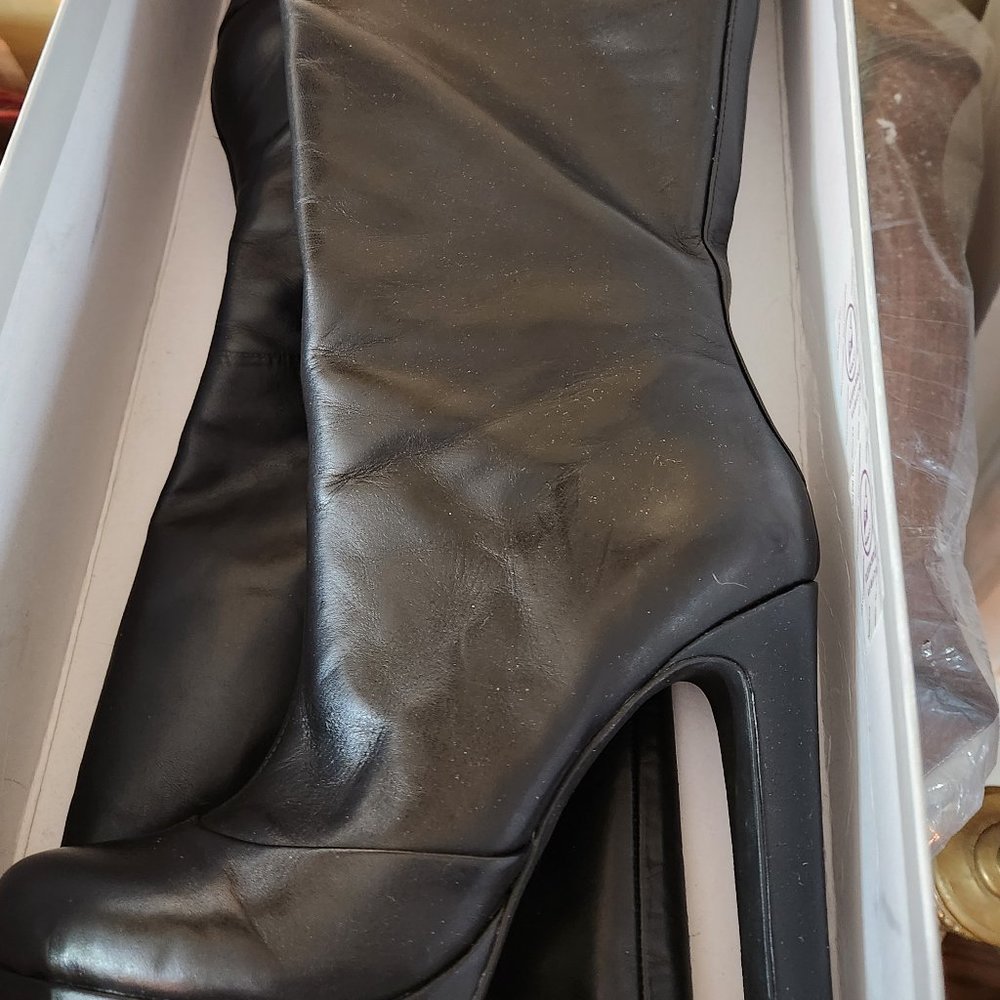 Jessica Simpson Black leather platform boots
